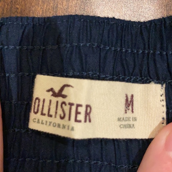 Loose fitting hollister dress shorts - Picture 3 of 3